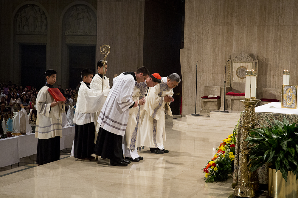 When Should We Bow At Mass?